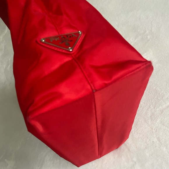 Authentic PRADA large red nylon tote with chain strap - Picture 15 of 17